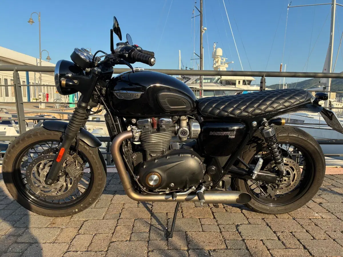Triumph Bonneville T120 (2016 - 20) (11)