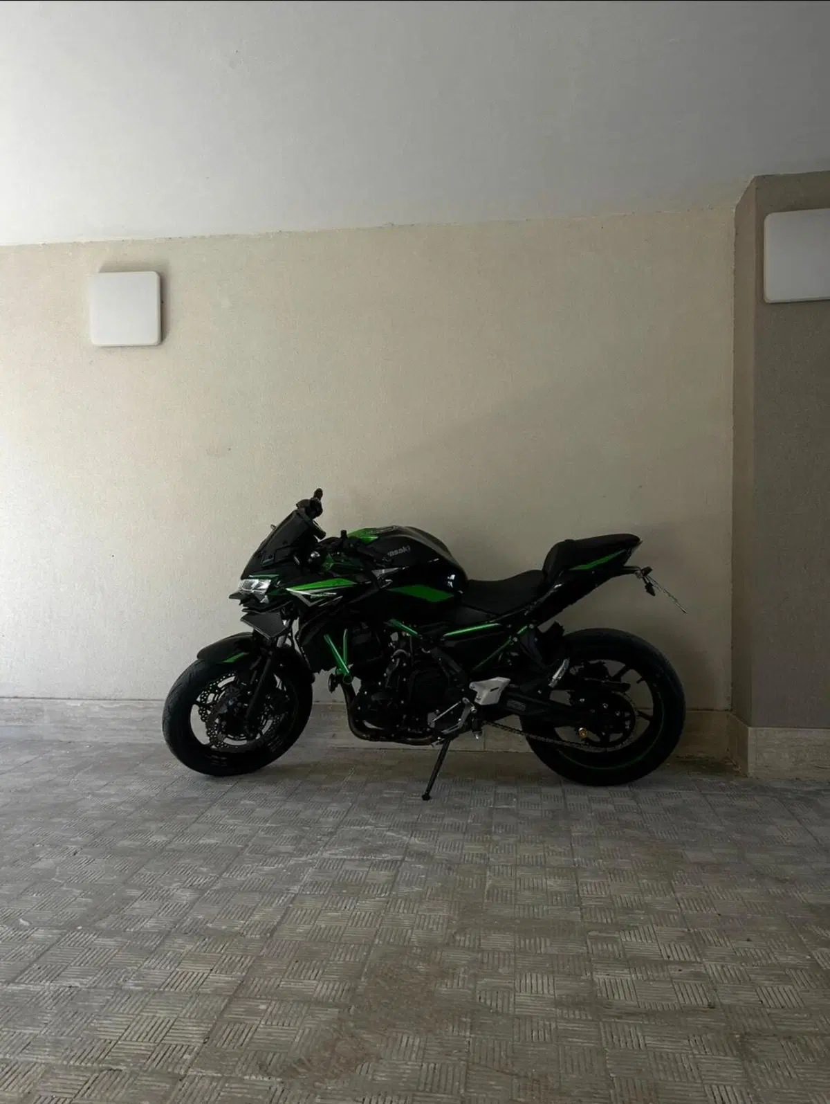 Kawasaki Z 650 (2021 - 24) (2)