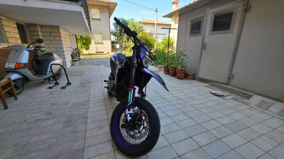 Husqvarna 701 Supermoto (2020) (2)