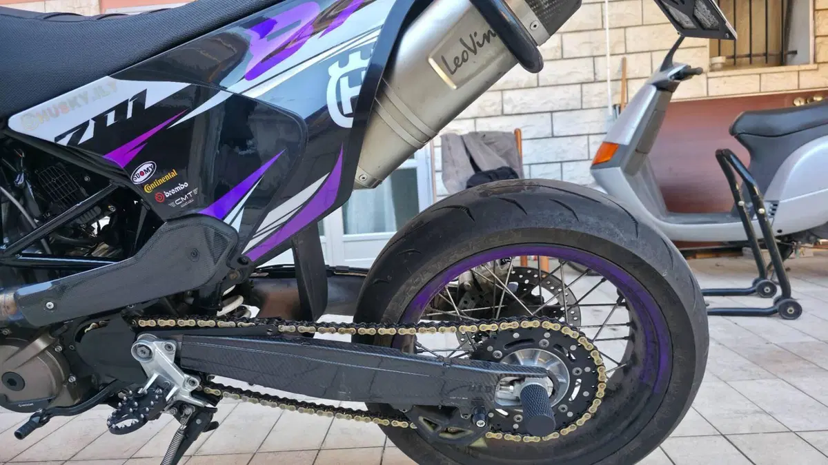 Husqvarna 701 Supermoto (2020) (3)