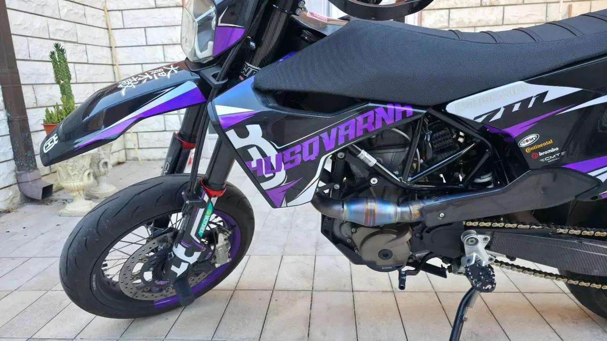 Husqvarna 701 Supermoto (2020) (4)