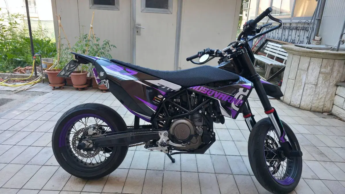 Husqvarna 701 Supermoto (2020) (6)