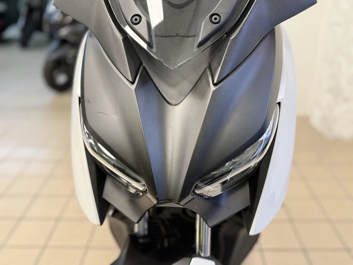 Yamaha X-Max 300 Tech Max (2020) (2)