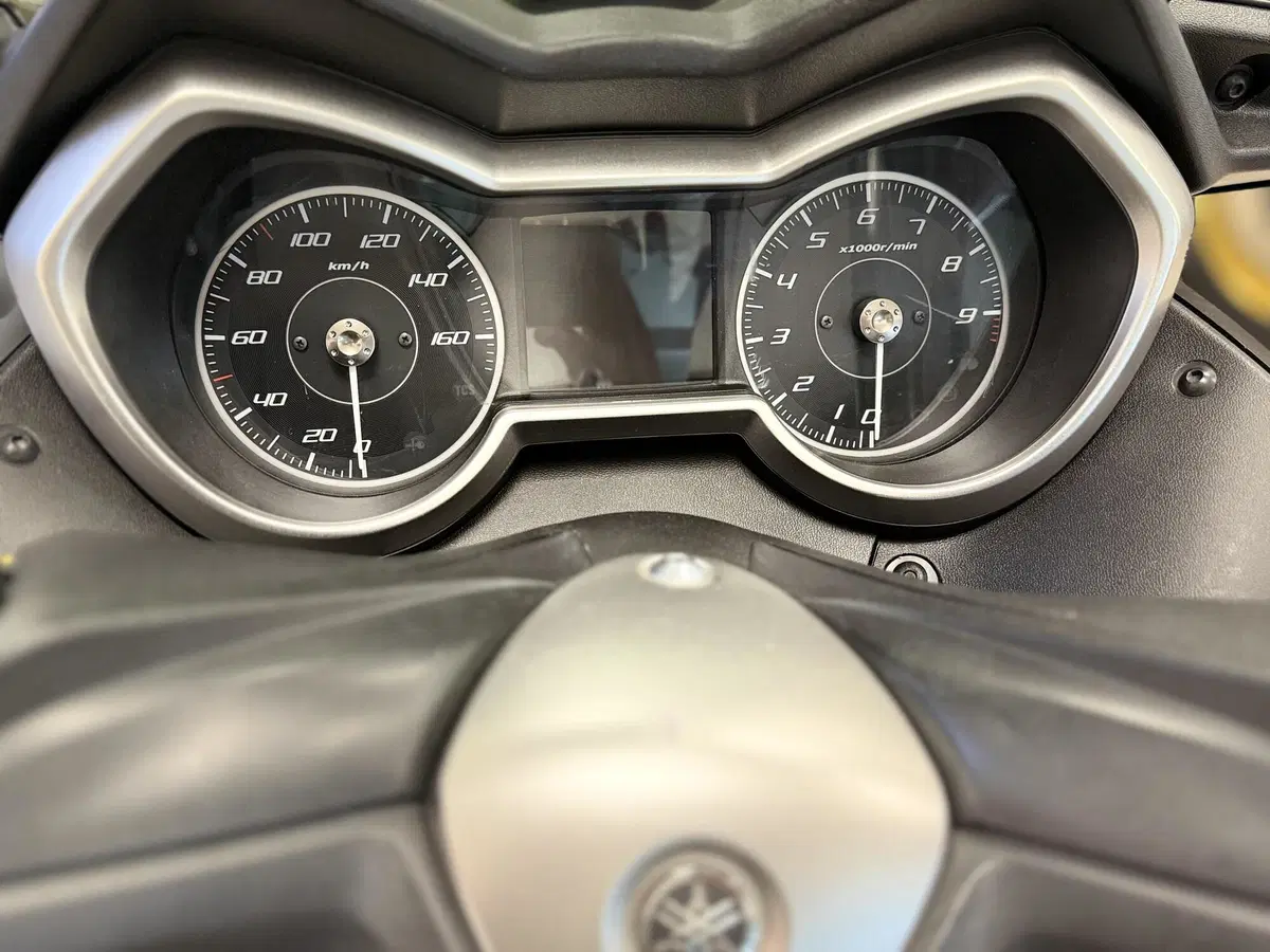 Yamaha X-Max 300 Tech Max (2020) (3)