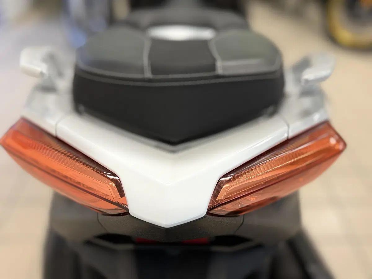Yamaha X-Max 300 Tech Max (2020) (4)
