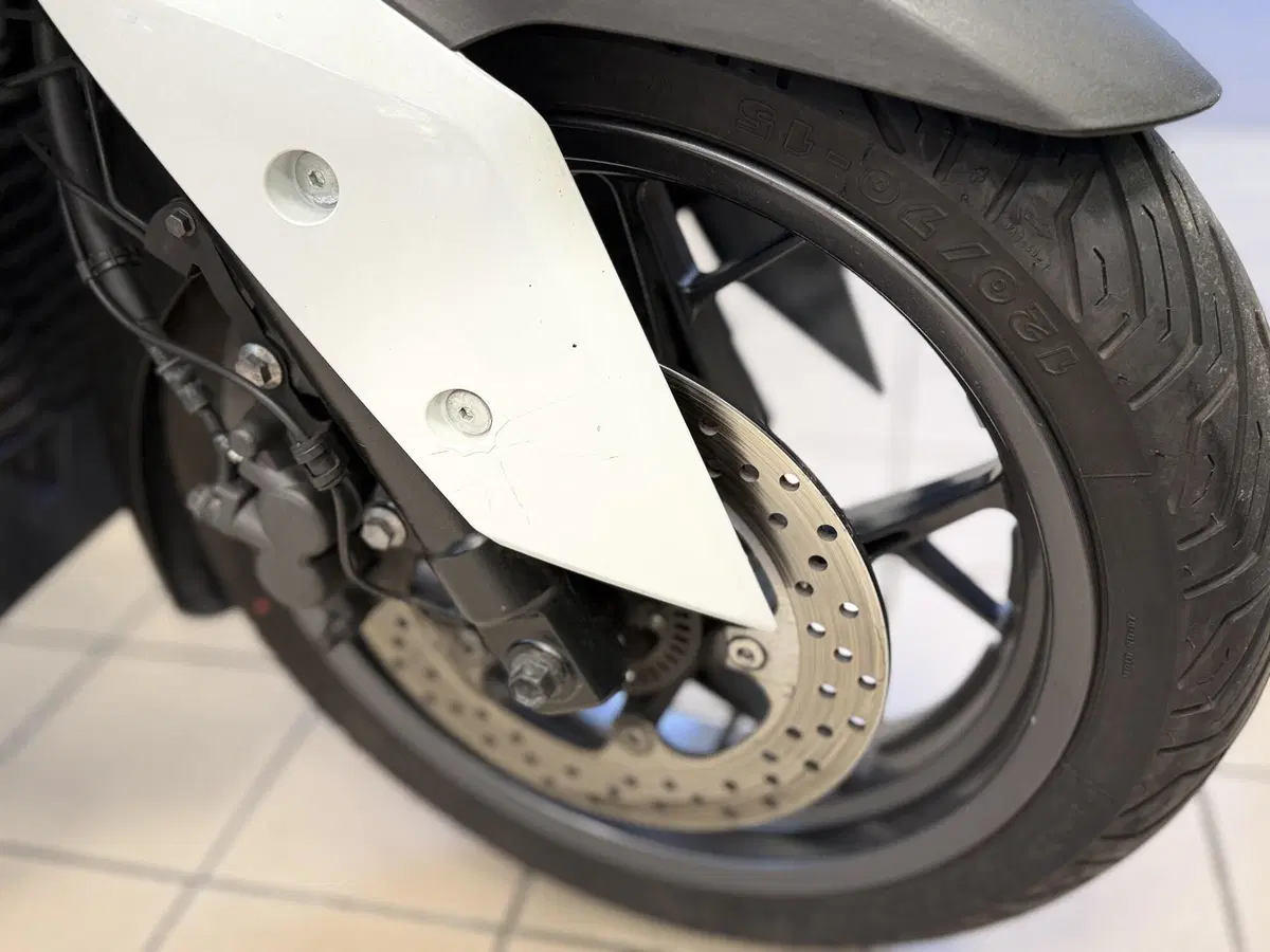 Yamaha X-Max 300 Tech Max (2020) (5)