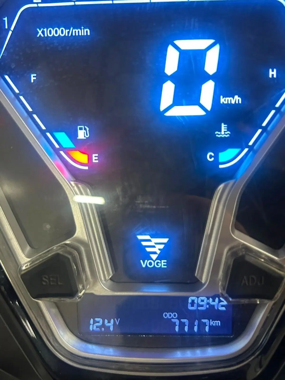 Voge Sfida SR16 200 (2025 - 26) (4)