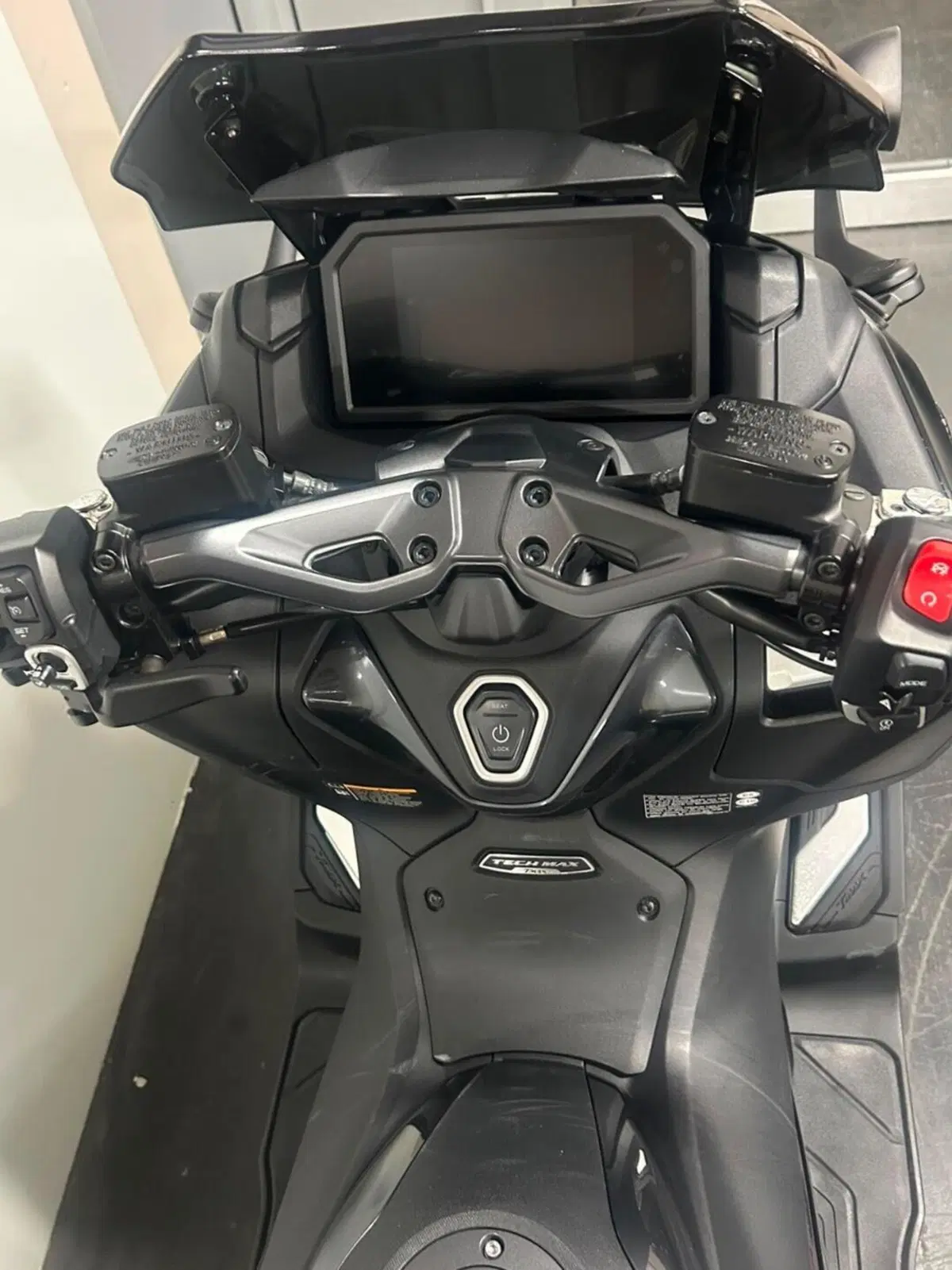 Yamaha T-Max 560 Tech Max (2022 - 24) (7)