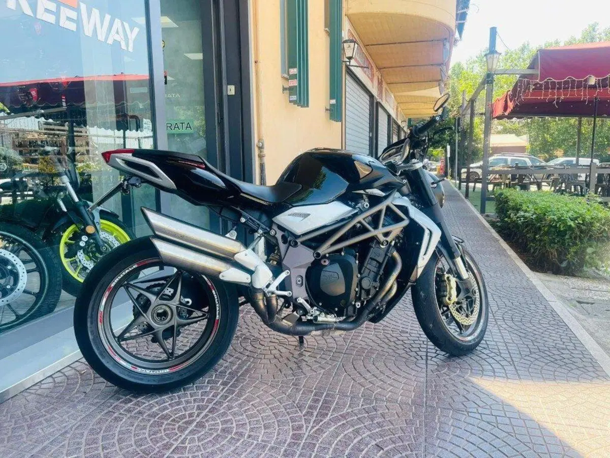 MV Agusta Brutale 990 R (2009 - 12) (10)