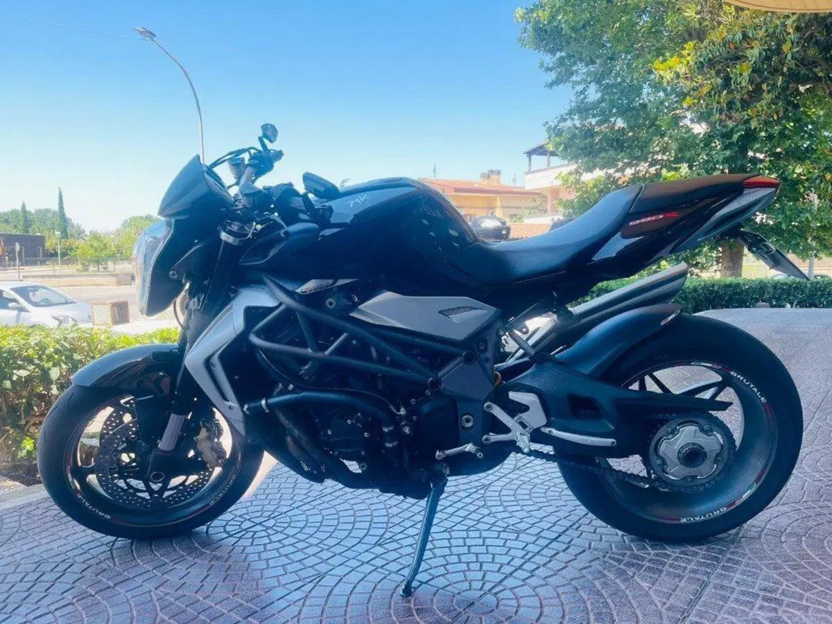 MV Agusta Brutale 990 R (2009 - 12) (8)