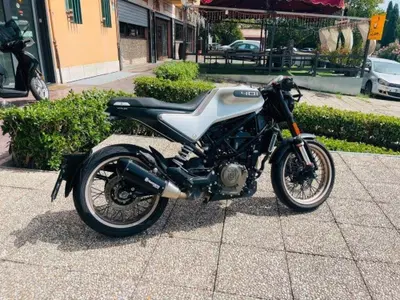 Husqvarna Svartpilen 401 (2021 - 23) usata
