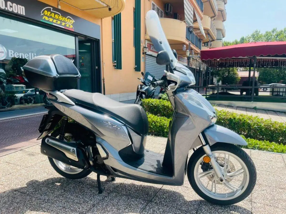Honda SH 300 i ABS (2016 - 20) (2)