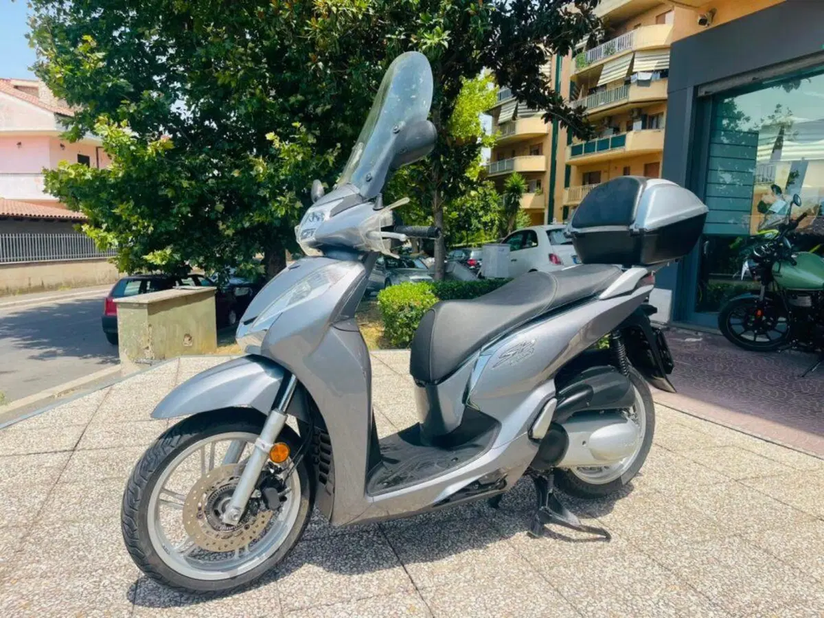 Honda SH 300 i ABS (2016 - 20) (8)