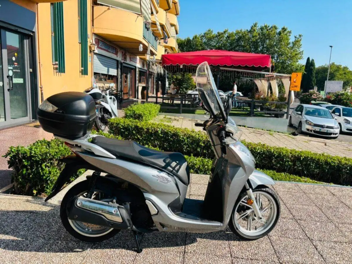 Honda SH 300 i ABS (2016 - 20) (10)