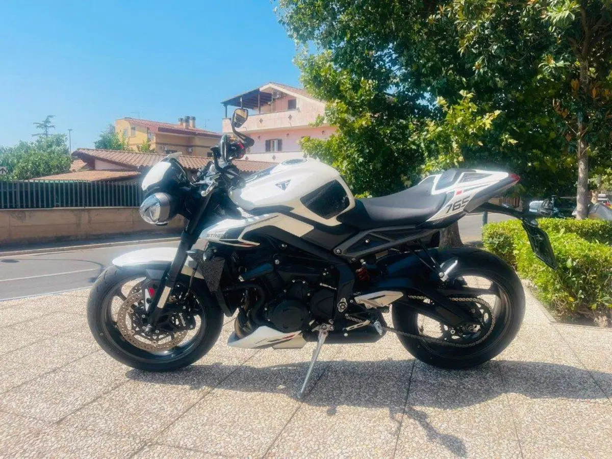 Triumph Street Triple 765 RS (2023 - 26) (4)