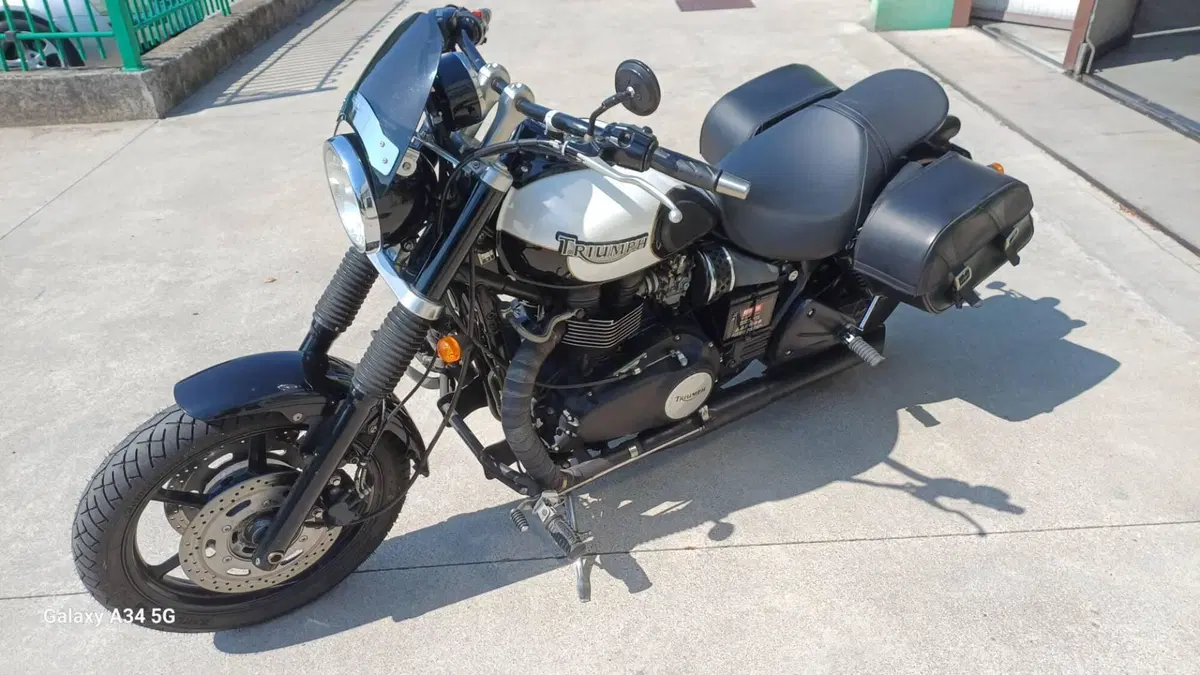 Triumph Speedmaster (2003 - 05) (5)