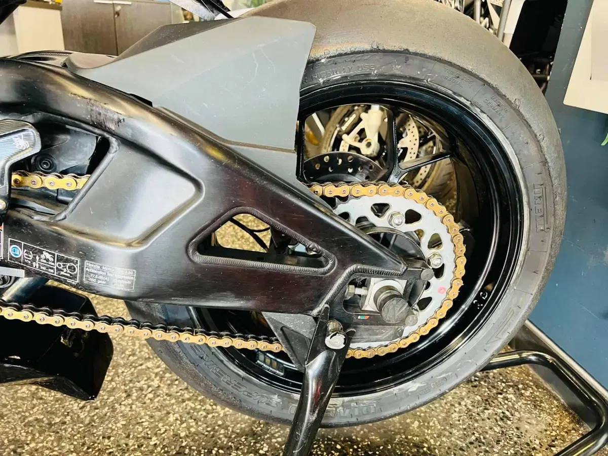 Honda CBR 1000 RR-R Fireblade (2020 - 21) (15)