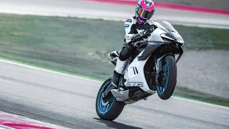 CFMOTO 675 SR-R: la versione da gara prende forma