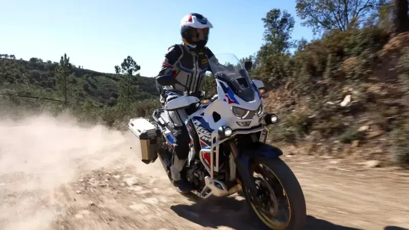 Honda Africa Twin V3 con compressore elettrico: &egrave; lei la rivoluzione delle maxi enduro?