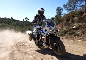 Honda Africa Twin V3 con compressore elettrico: è lei la rivoluzione delle maxi enduro?