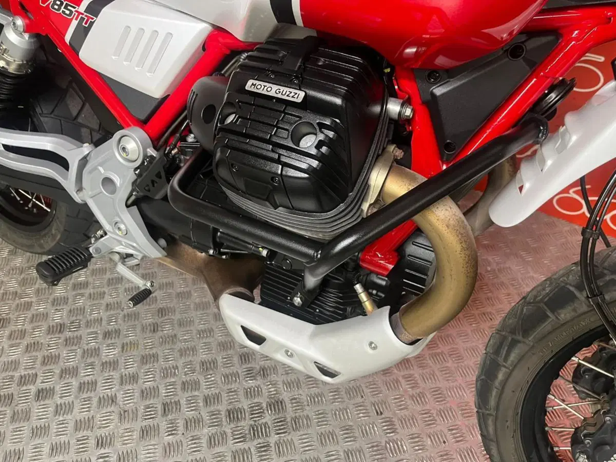 Moto Guzzi V85 TT (2019 - 20) (9)