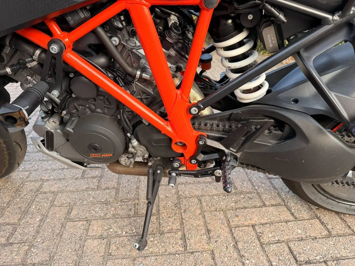 KTM 1290 Super Duke GT ABS (2016 - 18) (8)
