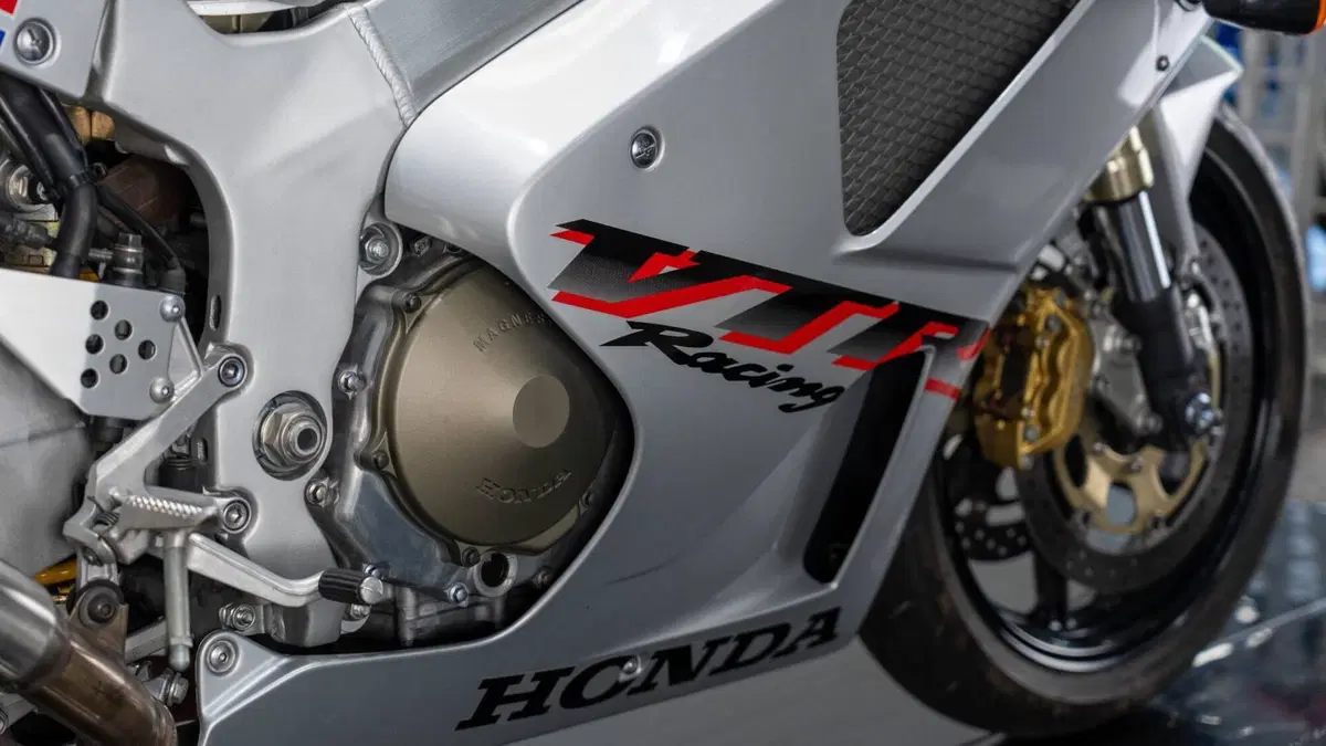Honda VTR 1000 SP-1 (2000 - 01) (3)