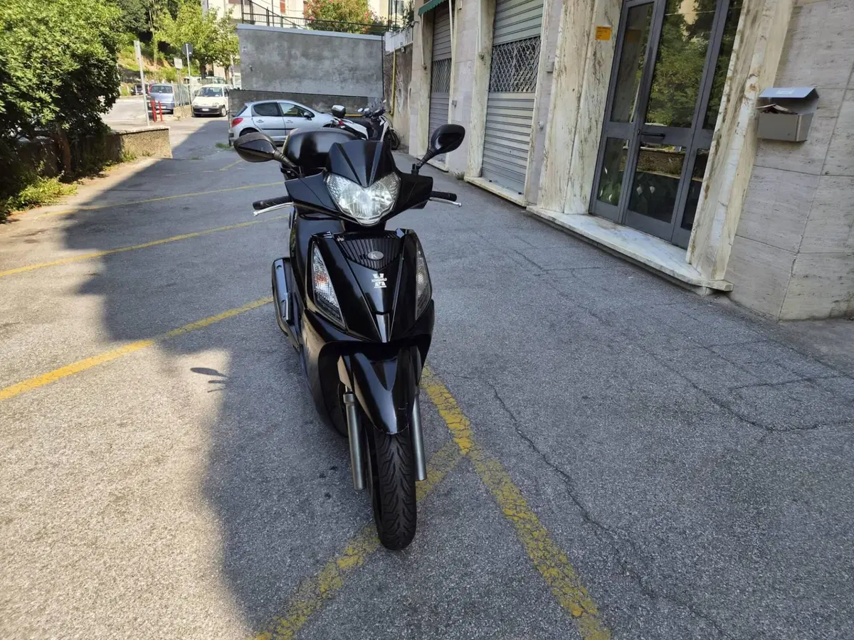 Kymco People 200i GT (2010 - 17) (4)