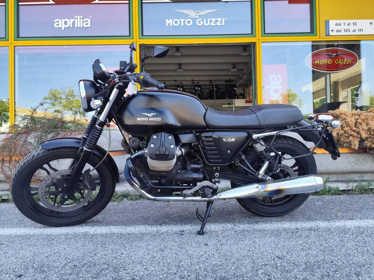 Moto Guzzi V7 II Stone (2015 - 17)