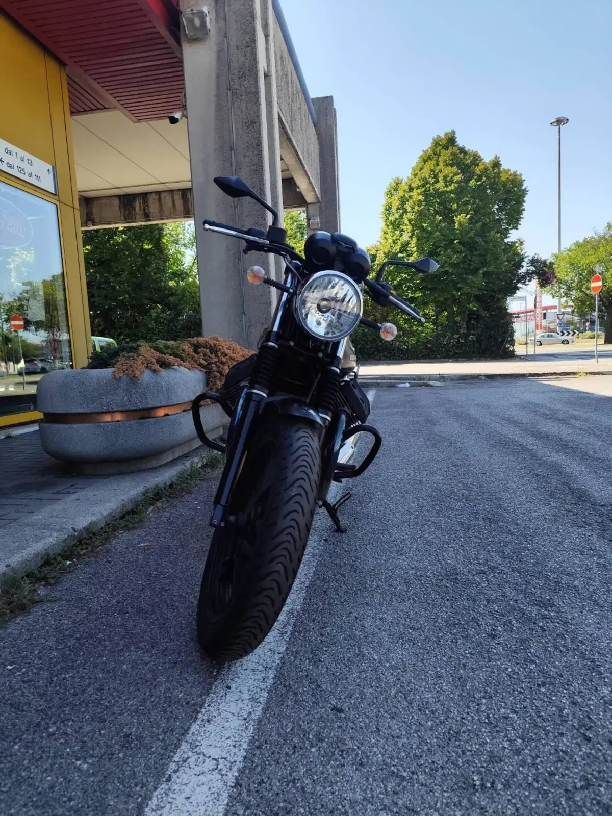 Moto Guzzi V7 II Stone (2015 - 17) (3)