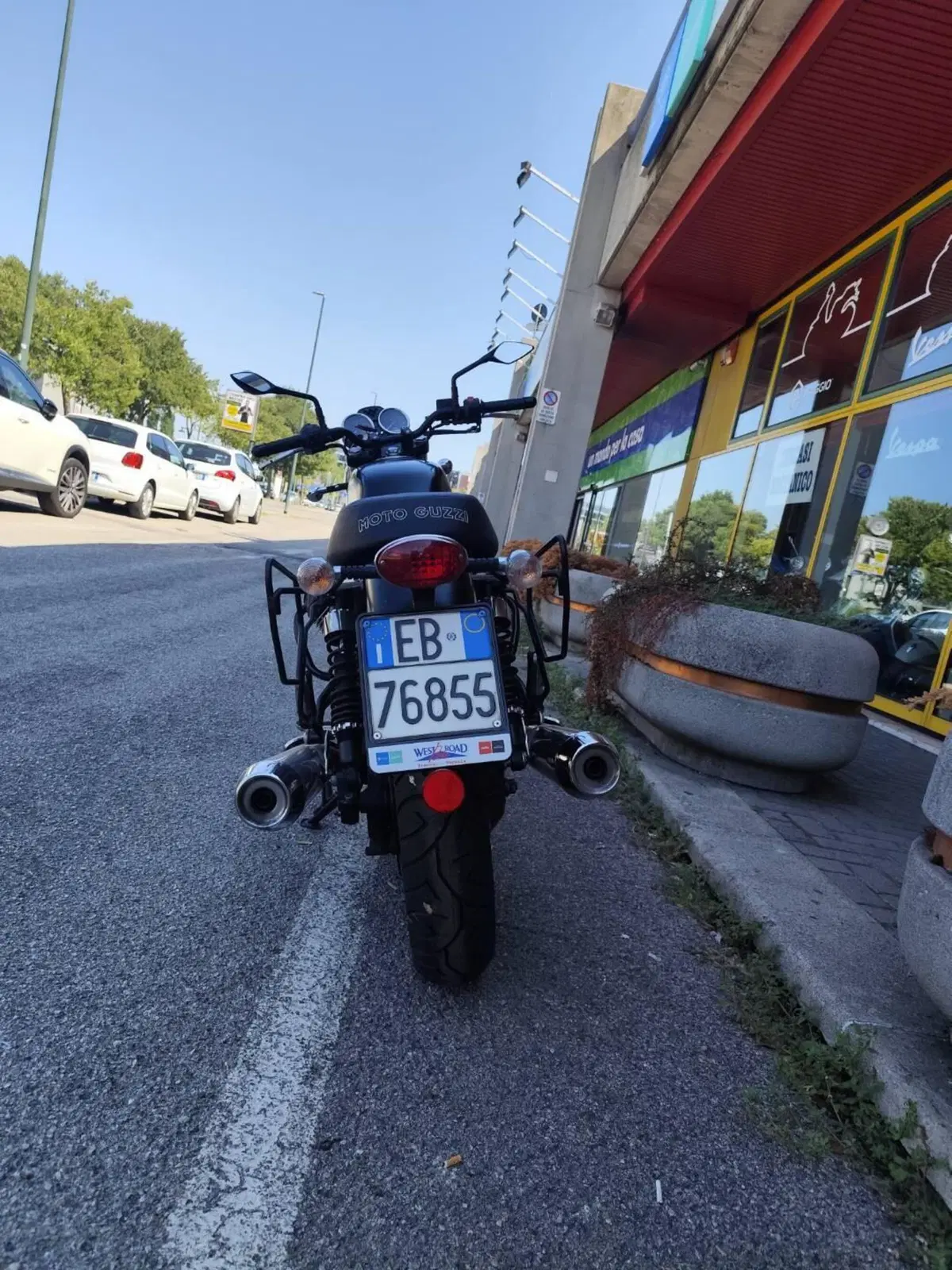 Moto Guzzi V7 II Stone (2015 - 17) (4)