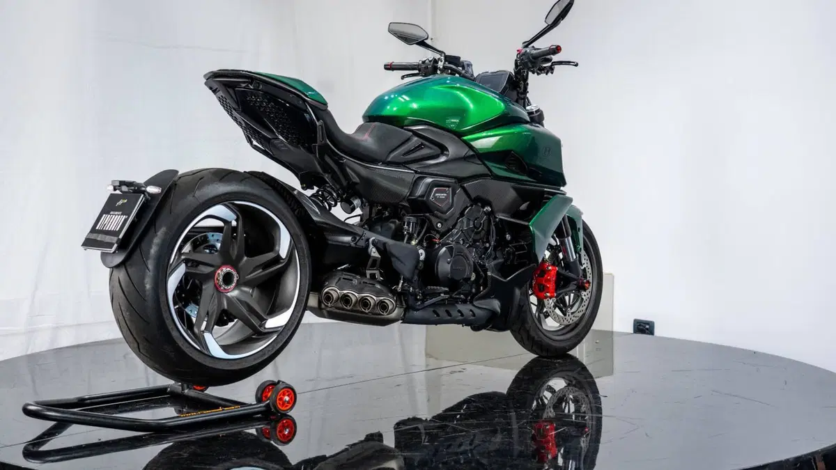 Ducati Diavel for Bentley (2024) (10)