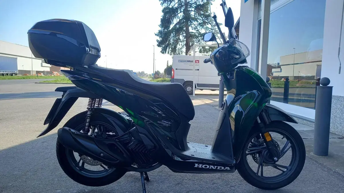 Honda SH 150i (2024 - 25) (2)