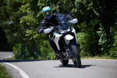 CFMOTO 1000 MT-X: a muso duro contro le MAXI a soli 9.990&euro; - il TEST di Moto.it [VIDEO]