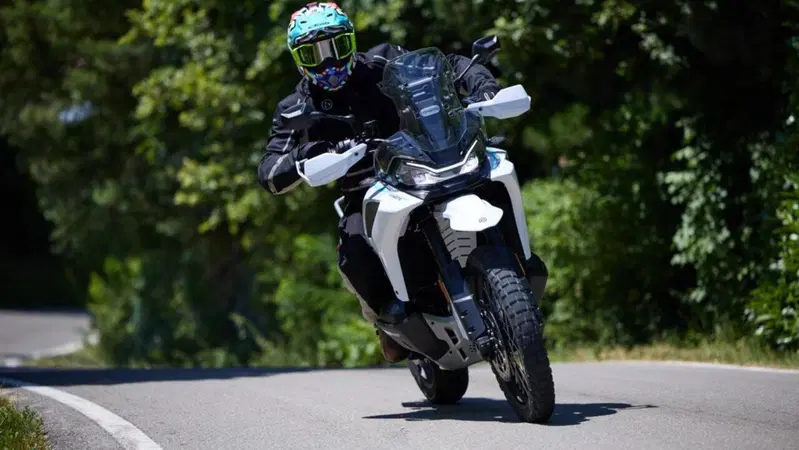 CFMOTO 1000 MT-X: a muso duro contro le MAXI a soli 9.990&euro; - il TEST di Moto.it [VIDEO]
