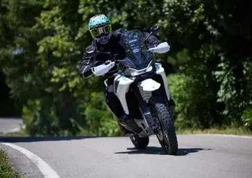 CFMOTO 1000 MT-X TEST: a muso duro contro le MAXI a soli 9.990€