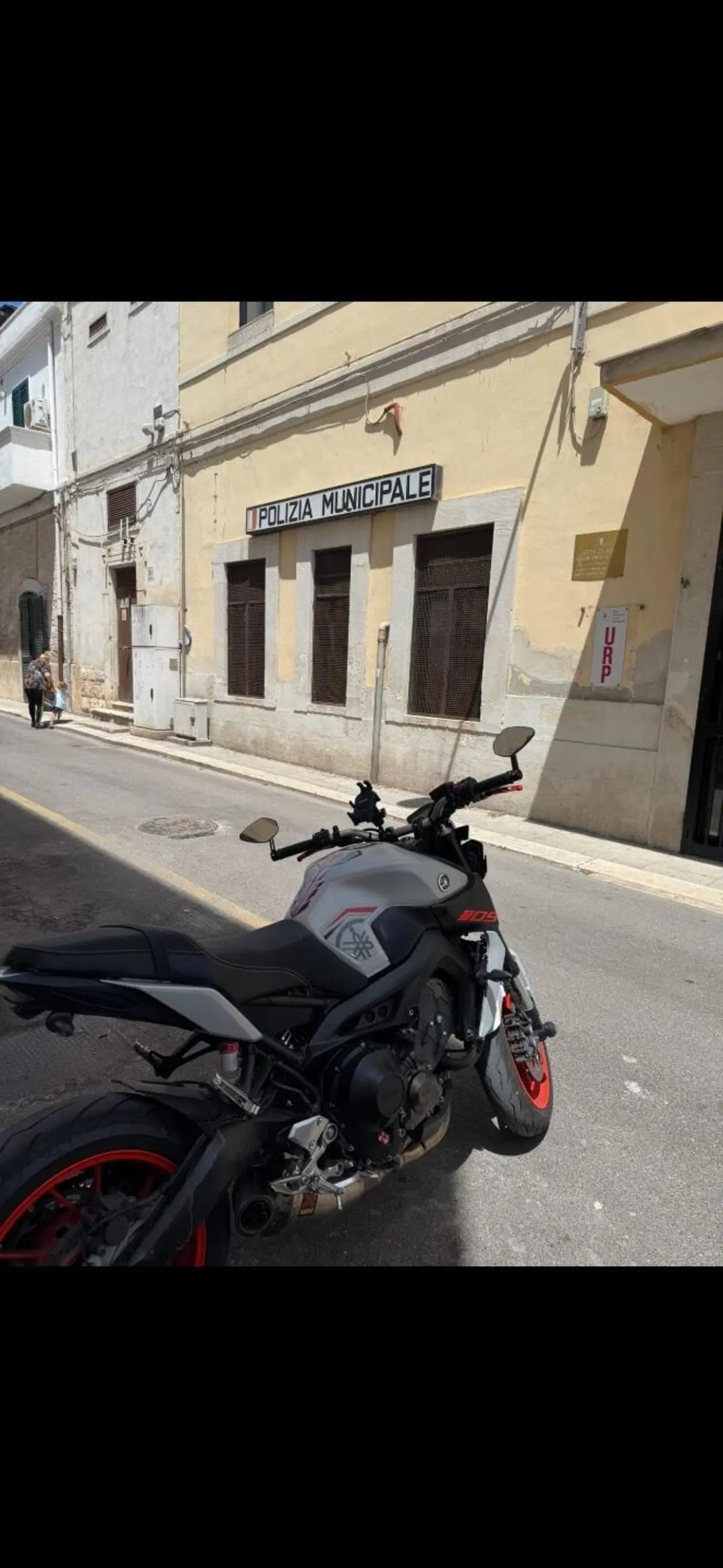 Yamaha MT-09 (2017 - 20) (2)