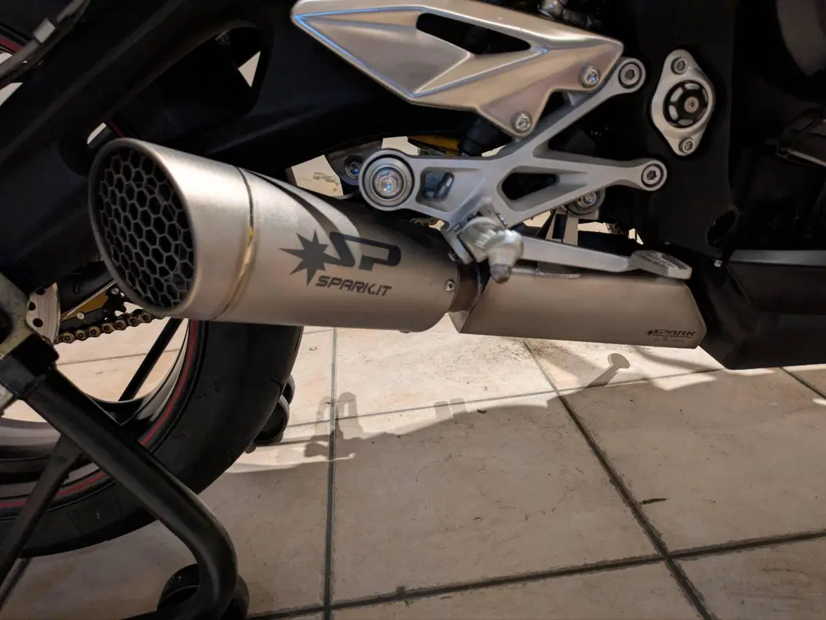 Triumph Street Triple RS (2017 - 19) (3)