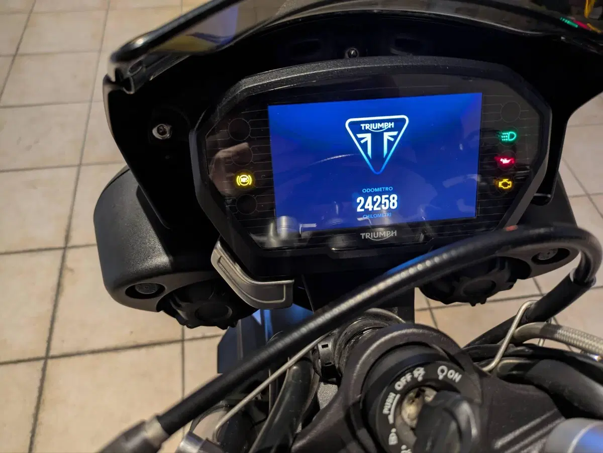 Triumph Street Triple RS (2017 - 19) (9)