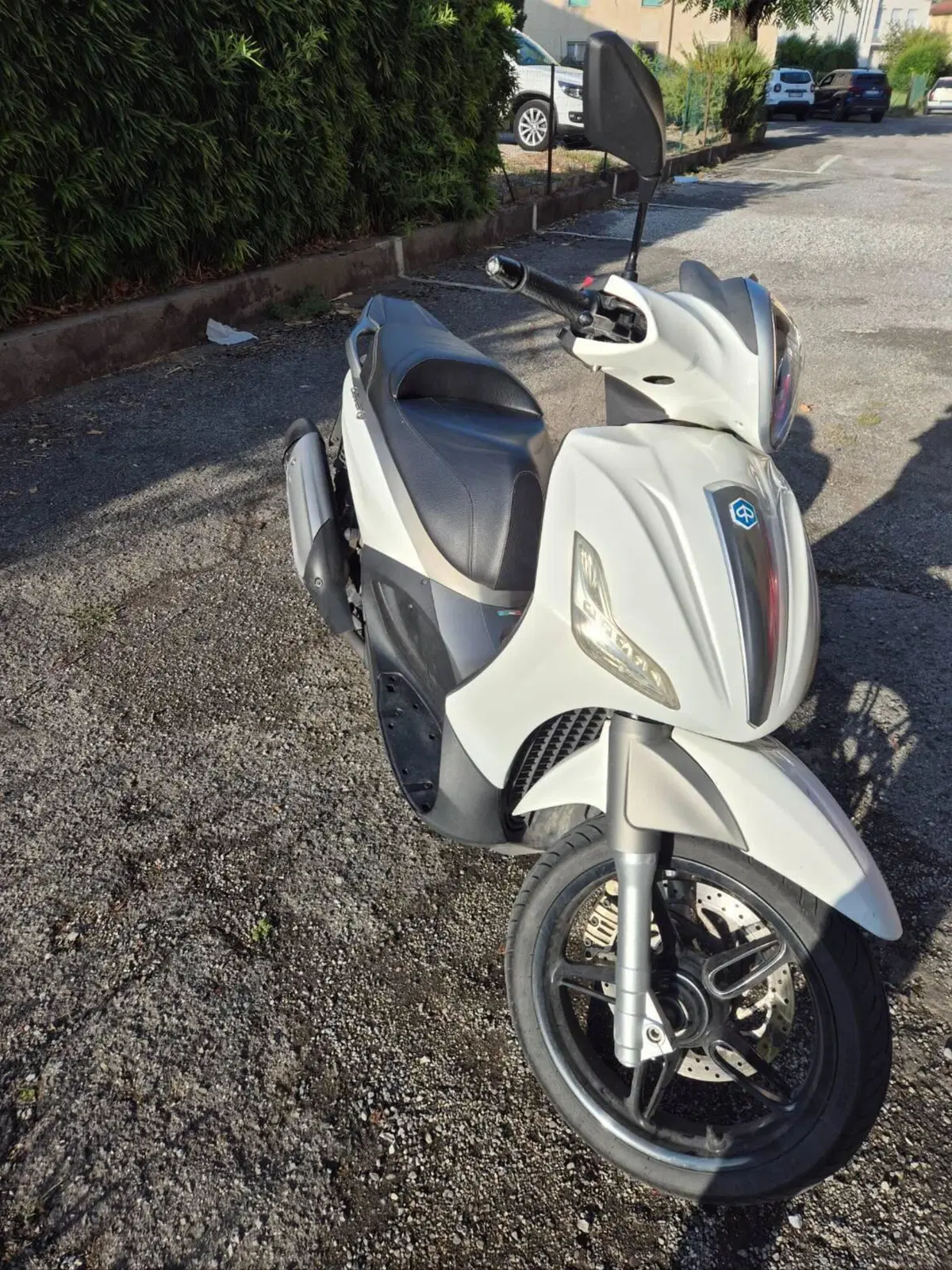 Piaggio Beverly 350 SportTouring ie (2011 - 15) (3)