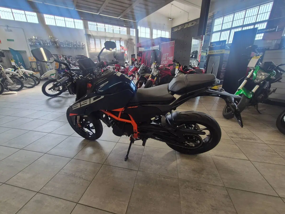 KTM 390 Duke (2026) (3)