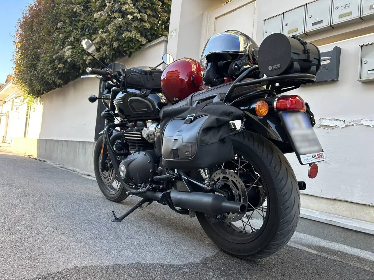 Triumph Bonneville T120 Black (2021 - 25) (4)