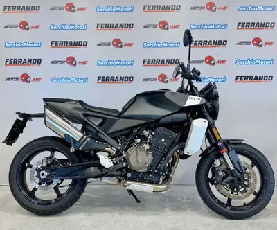 Husqvarna Svartpilen 801 (2024 - 26) usata