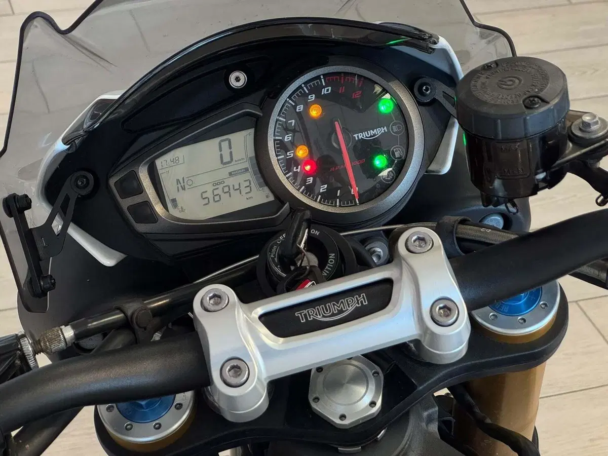 Triumph Speed Triple 1050 R ABS (2016 - 17) (5)