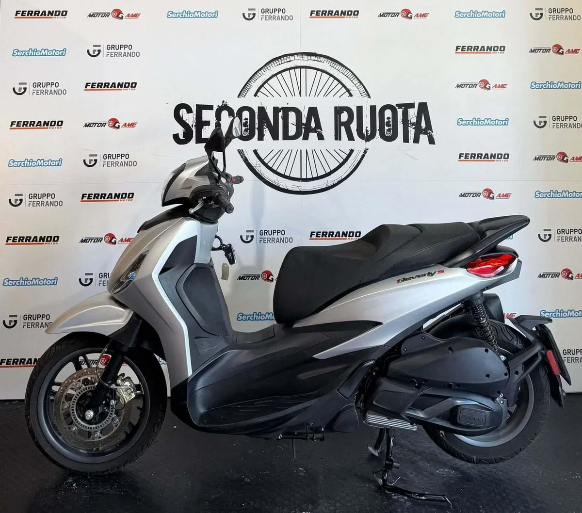Piaggio Beverly 300 S ABS-ASR (2021 - 25) (2)