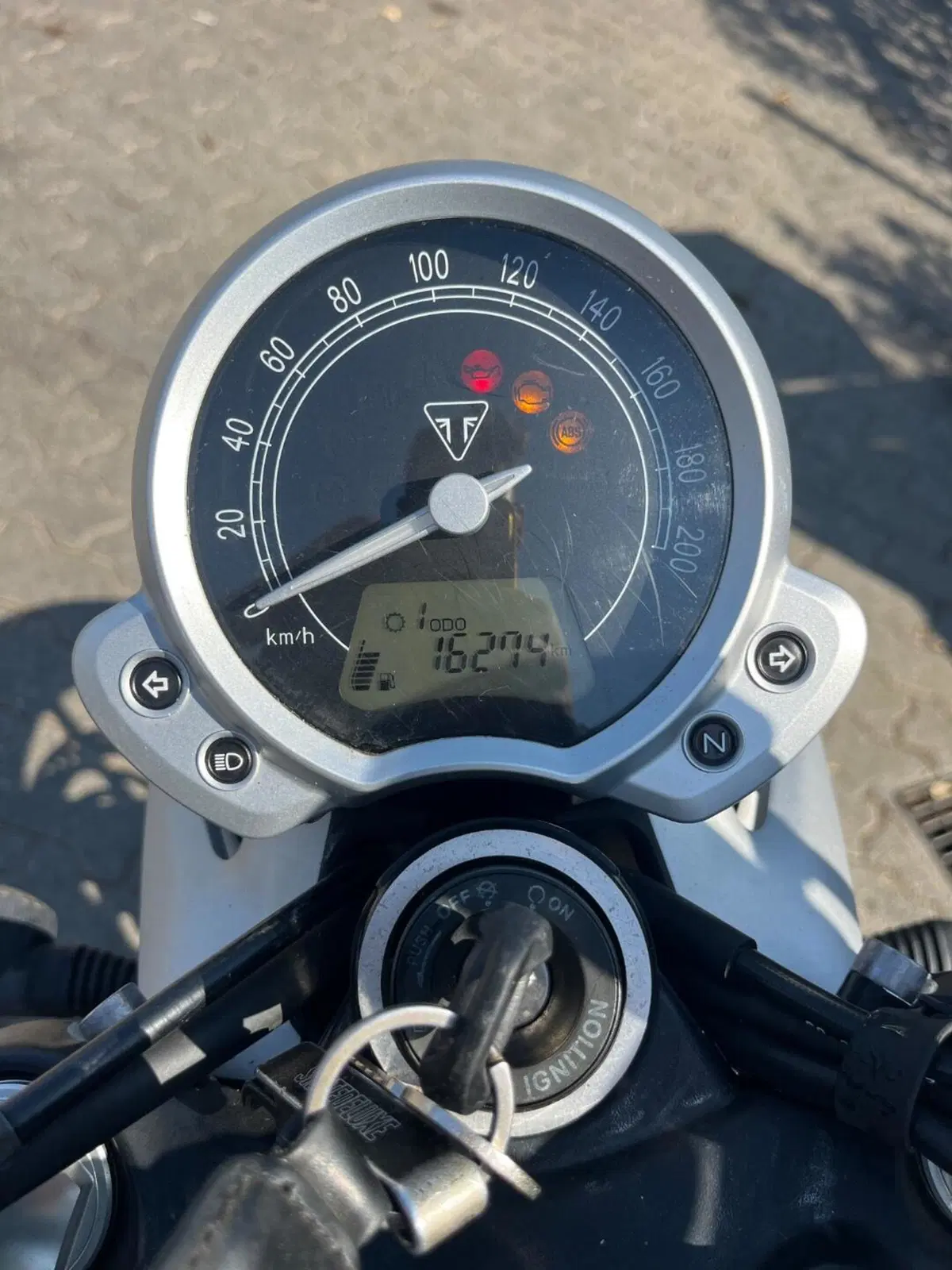 Triumph Street Twin 900 (2017 - 18) (5)