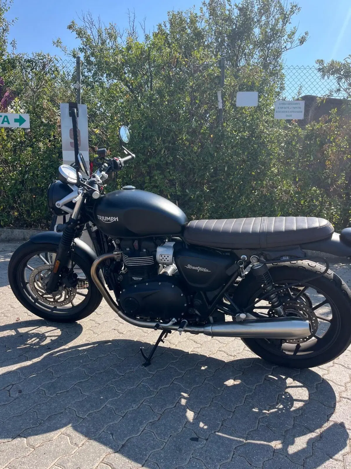 Triumph Street Twin 900 (2017 - 18) (6)