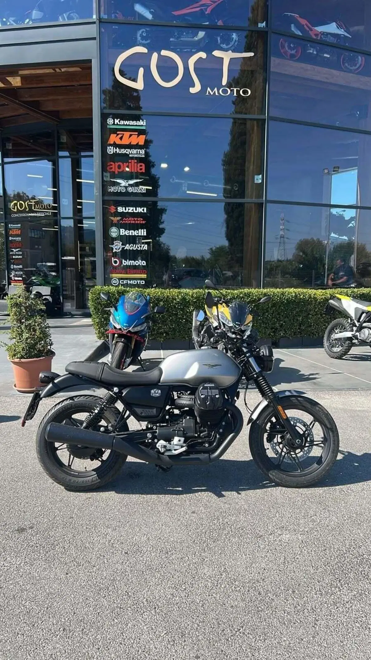 Moto Guzzi V7 Stone (2021 - 24)