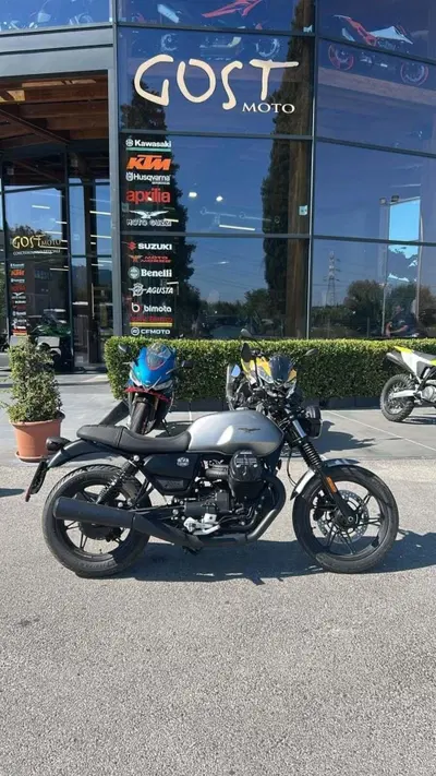 Moto Guzzi V7 Stone (2021 - 24) usata