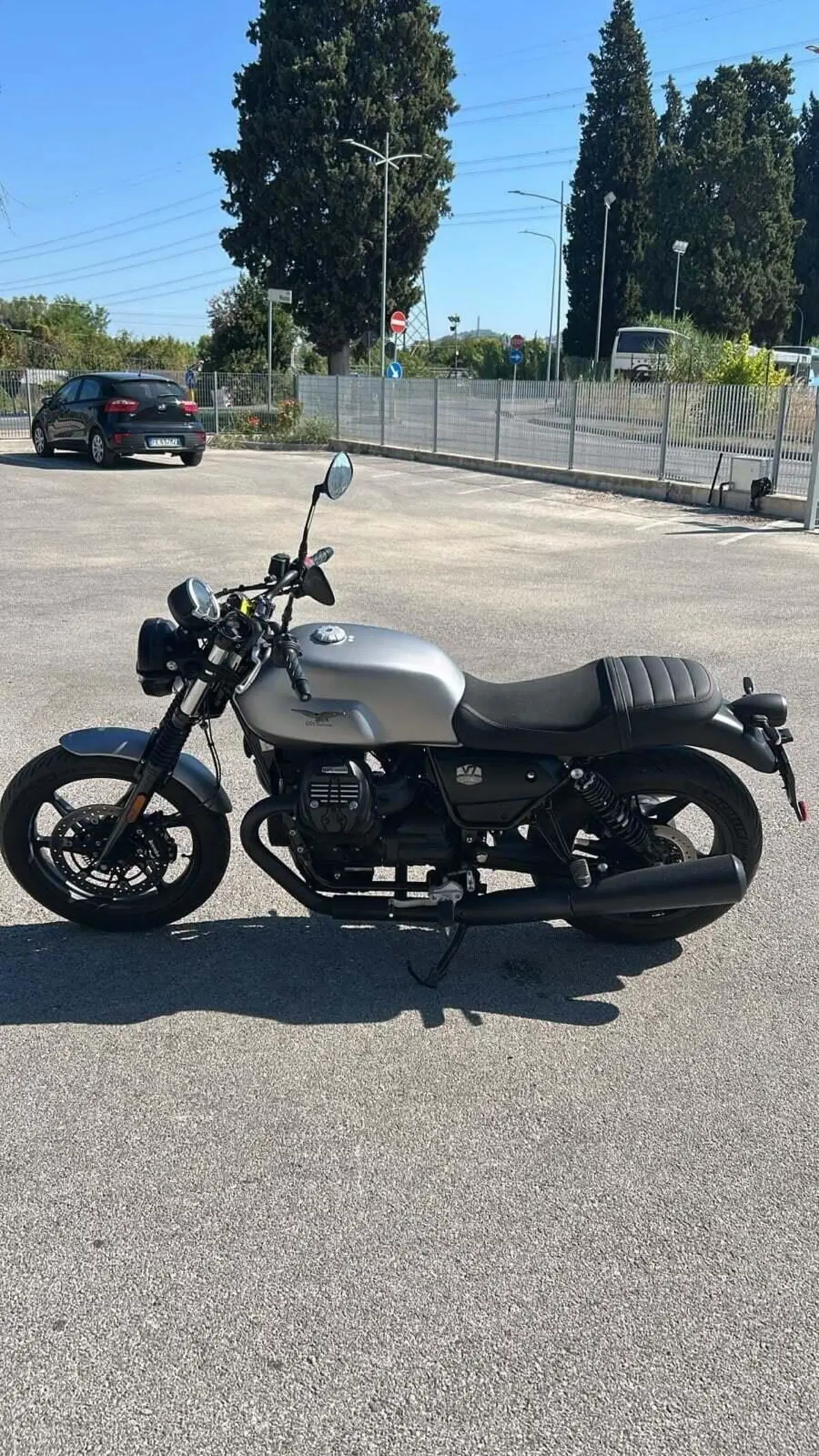 Moto Guzzi V7 Stone (2021 - 24) (4)